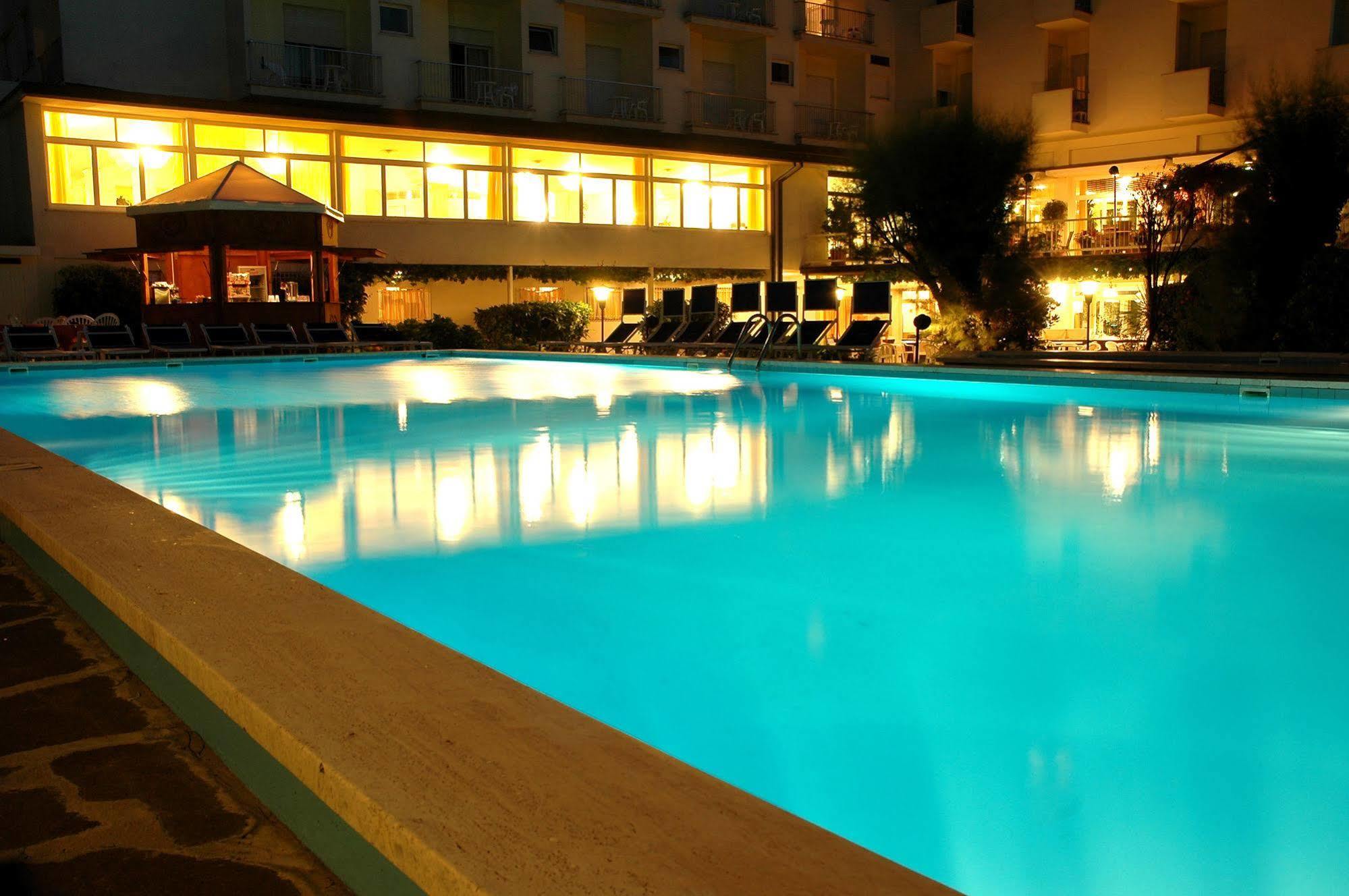 Hotel Doge Milano Marittima Exterior foto